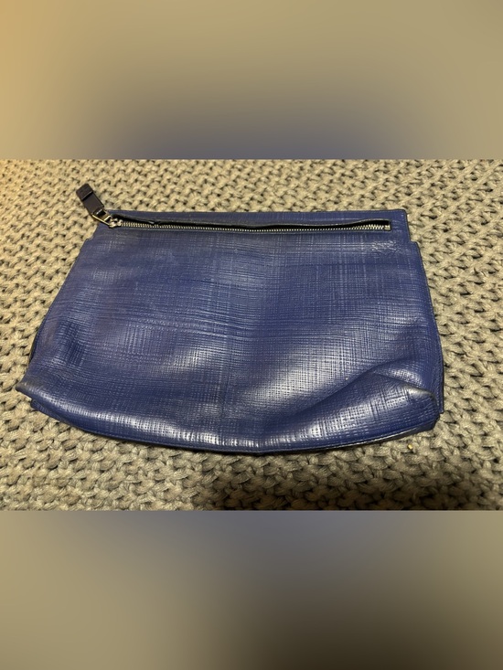 Loewe Handbags - LOEWE PRE-OWNED
2012-2024 Leather Anagram T clutch bag